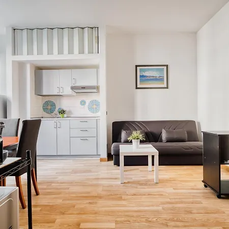 Hostmate - - Lunigiana - Stazione Apartament *